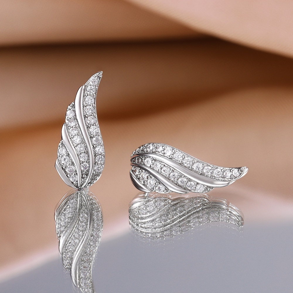 Women's Elegant Sparkling Cubic Zirconia Stud Earrings